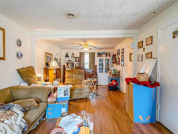 3rd image of 872 Hermitage Rdg
