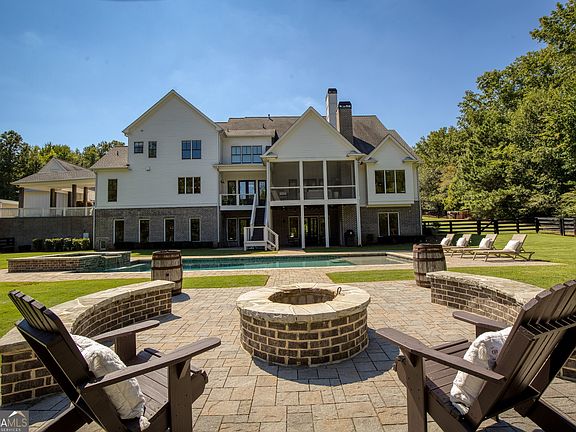 3rd image of 13235 SE Arnold Mill Rd