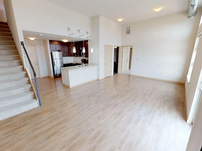 902 Drake St — Photo 8