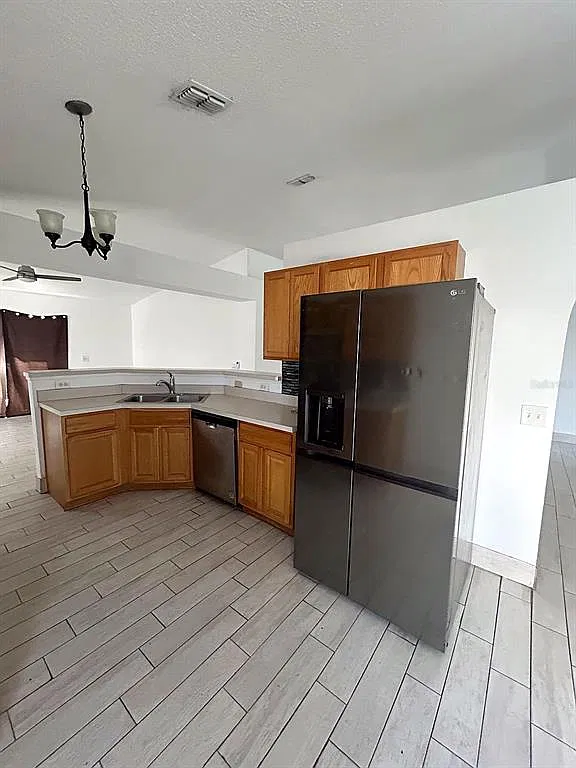 4 bed, 2.0 bath, 1855 sqft, $1,950 — Photo 2