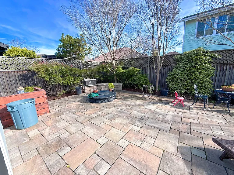 Spacious and relaxing backyard