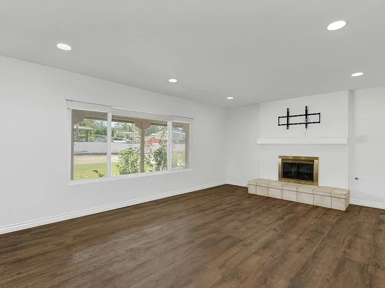 1531 Sundale Rd — Photo 12
