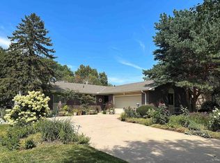 2231 Devonshire Dr, Lincoln, NE 68506