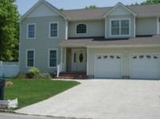 15 Kensington Way, Port Jefferson Station, NY 11776