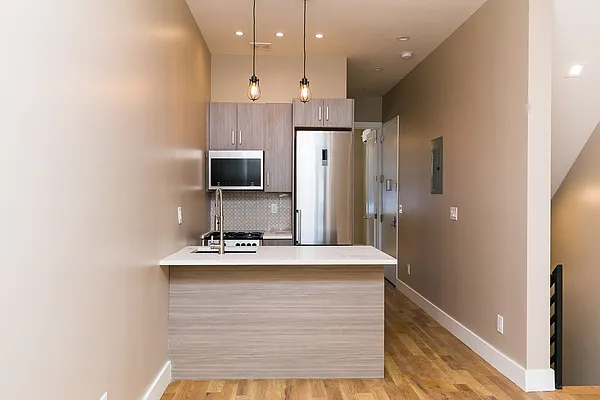 Rented by Nooklyn NYC LLC | media 31