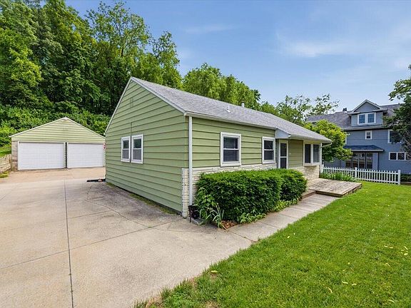 3rd image of 1304 Canning St