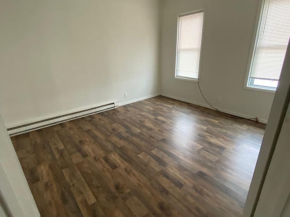 4th image of 30 Glen Ave