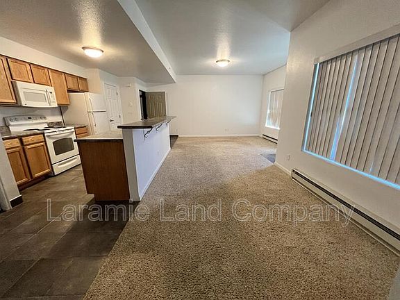 2nd image of 1403 E Gibbon St #202