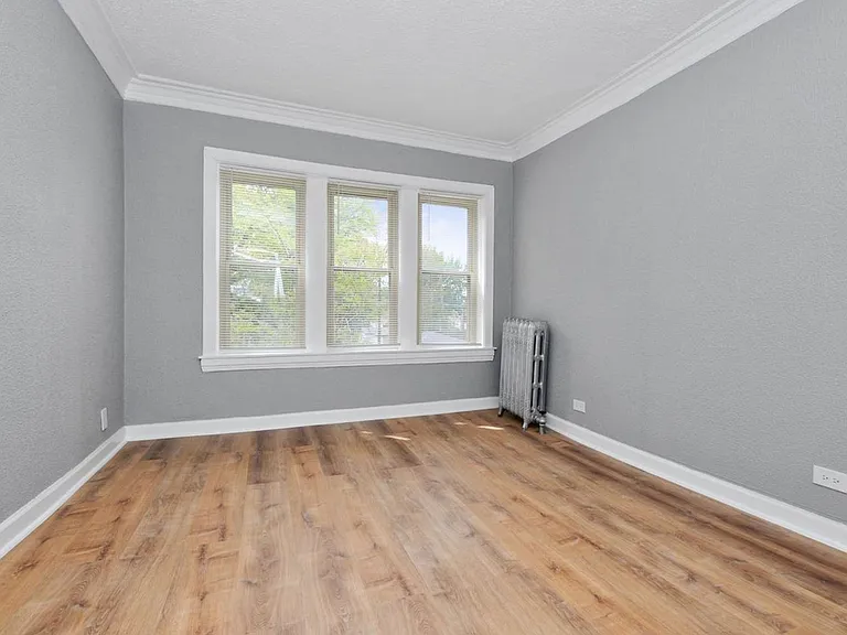 7556-58 S. Calumet Ave. / 320-28 E 76th St. — Photo 16