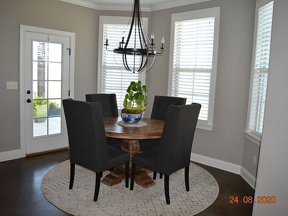 3rd image of 627 N River Bend Dr