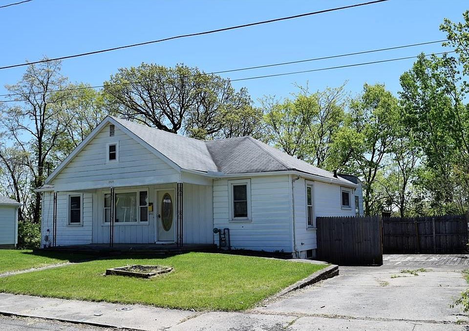 2nd image of 2525 Fairview Ave