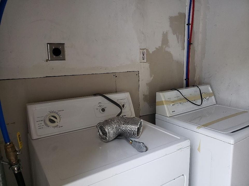 2nd image of 1119 S New Rd APT A