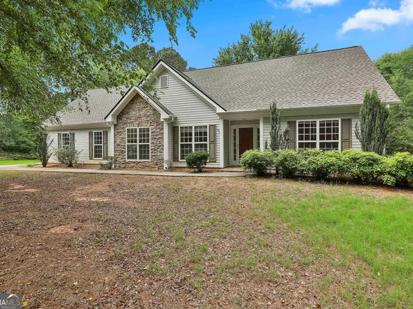 10 Woodcrest Dr, Sharpsburg, GA 30277