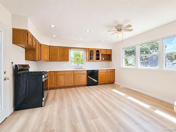 5th image of 290 Eastwood Boulevard