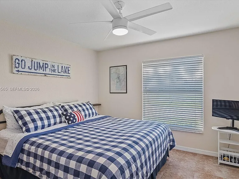 924 Lake Dr E — Photo 27