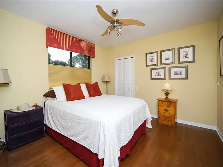 2nd bedroom with spacious closet