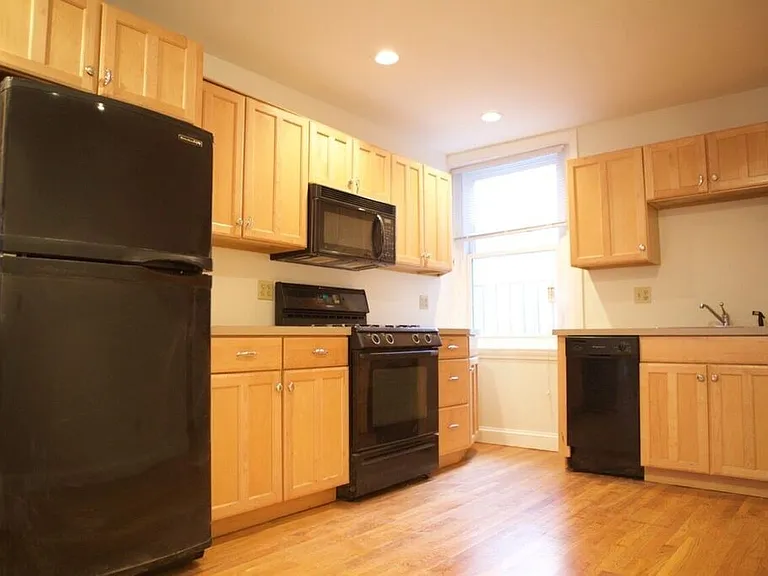 19 Revere St #3 — Photo 10