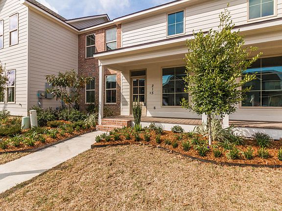 2nd image of 215 Harbor Bend Blvd