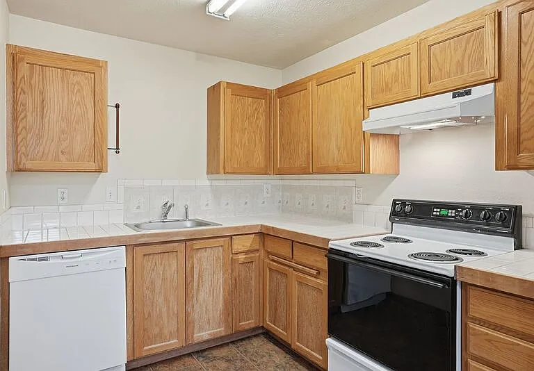 13221 E 31st Ct #2 — Photo 12