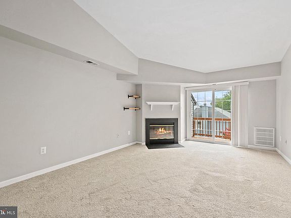 3rd image of 6905 Victoria Dr Unit K