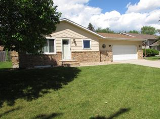 2207 27th Ave S, Fargo, ND 58103
