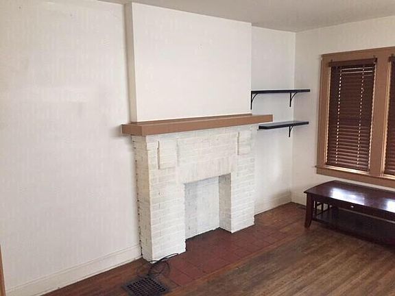 2nd image of 127-129 E Lakeview Ave