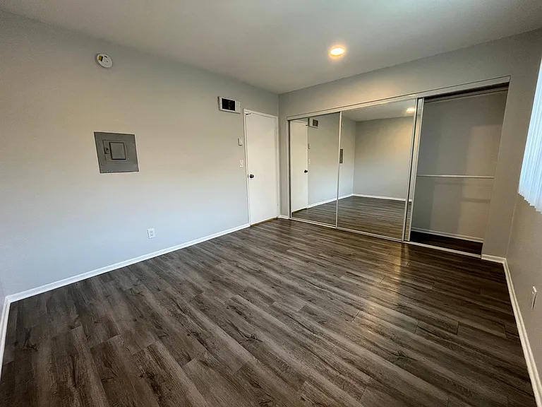 4444 Ensign Avenue — Photo 23
