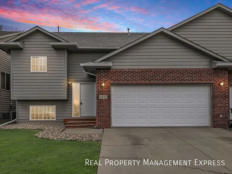 1111 S Dundee Dr — Photo 1