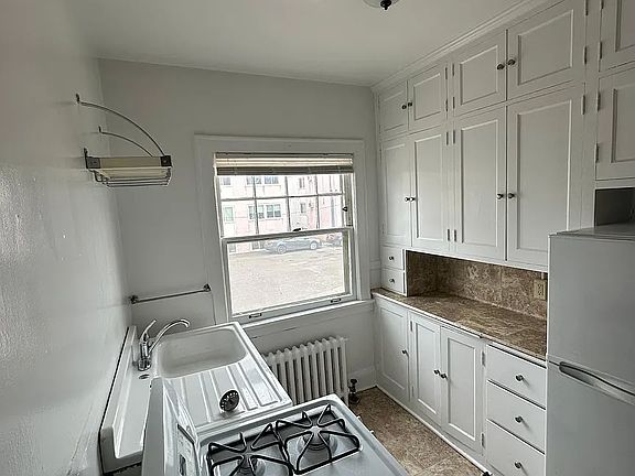 3rd image of 3701 Garfield Ave #106