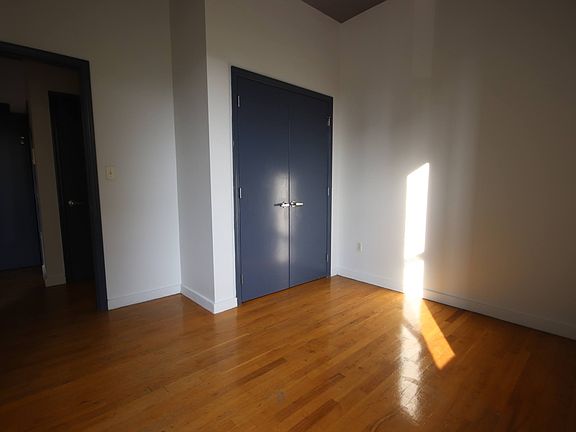 2nd image of 47-45 Vernon Blvd #2B