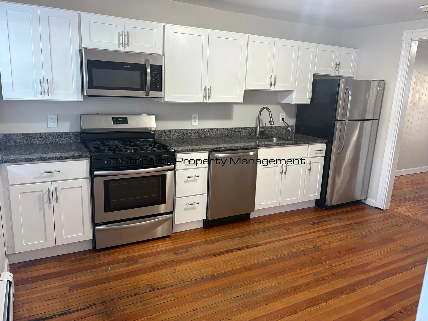 2-24 Oakleigh Avenue — Photo 1