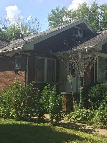 2nd image of 415 S Poplar Ave