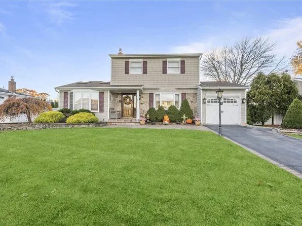 18 Clifford Boulevard, Hauppauge, NY 11788