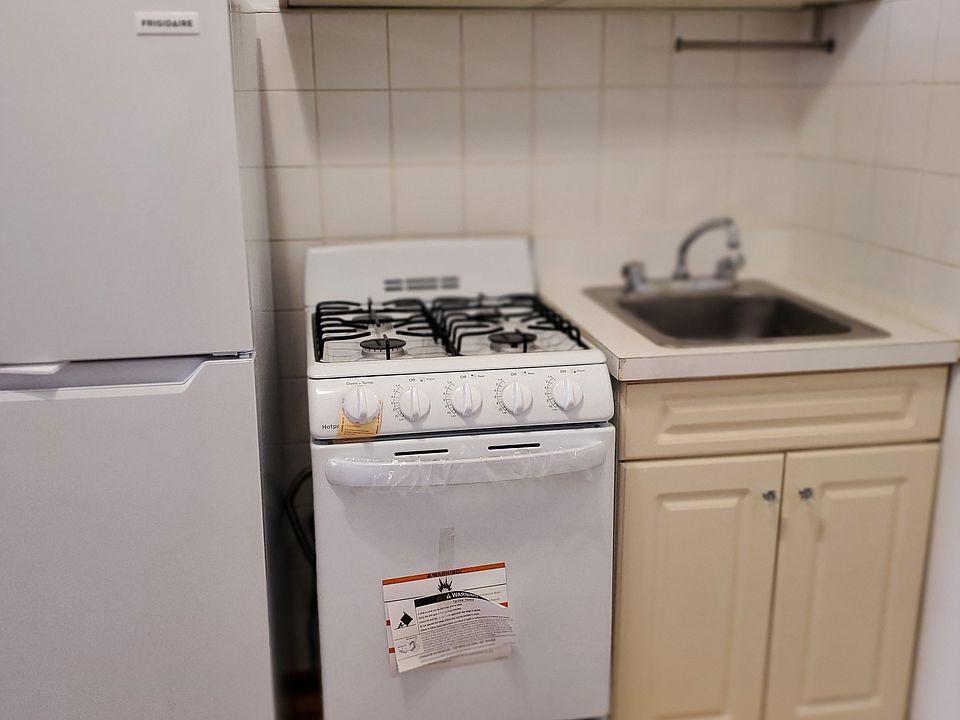 2nd image of 314 E 6th St APT C1