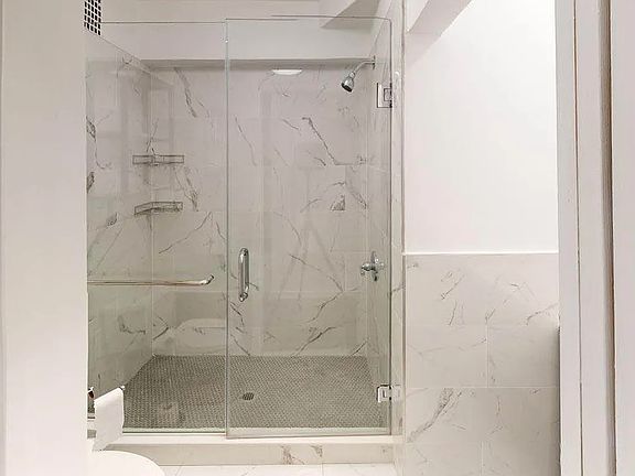 4th image of 1053 E 222nd St #1
