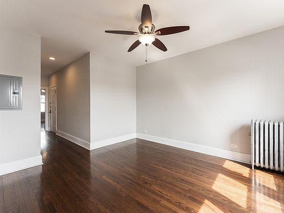 5th image of 2211 W Foster Ave APT 3