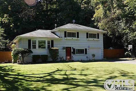 1st image of 22 Birchwood Dr W