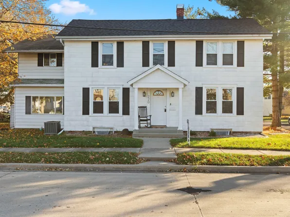 220 W Pershing St, Morton, IL 61550