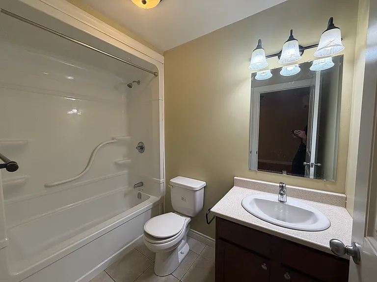 523 Canterbury Dr — Photo 5