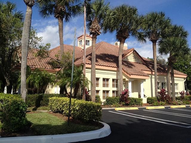 1st image of 815 W BOYNTON BEACH Boulevard #103