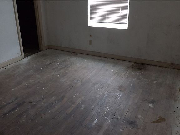 2nd image of 26829 Pioneer Hwy