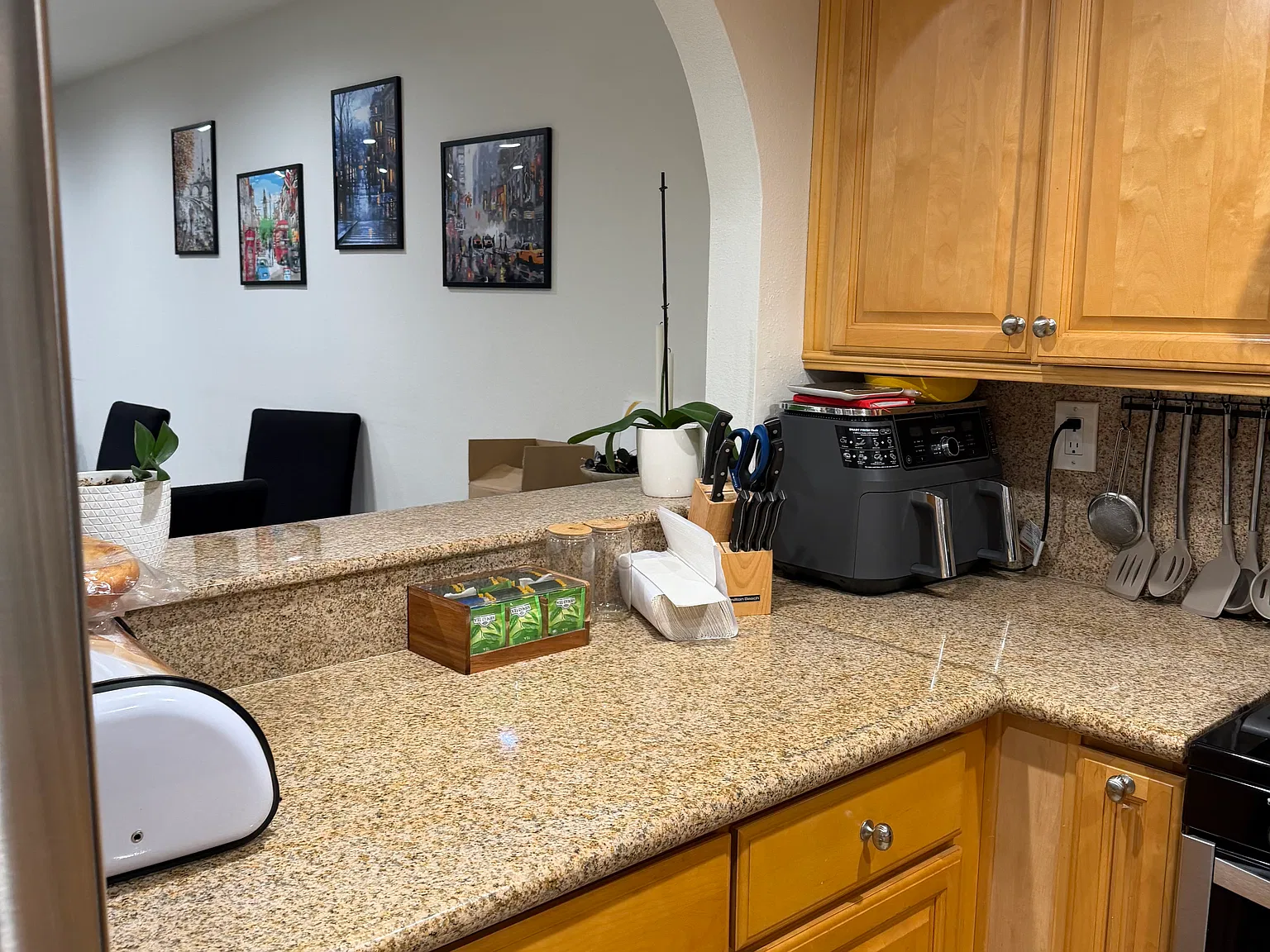 2 bed, 1000 sqft, $2,775 — Photo 3