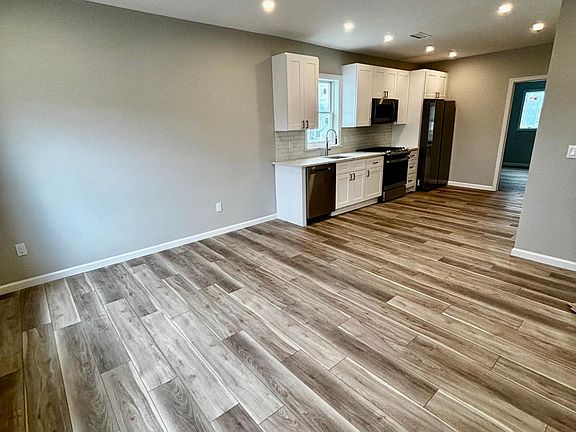 3rd image of 443 2nd Ave Floor 2
