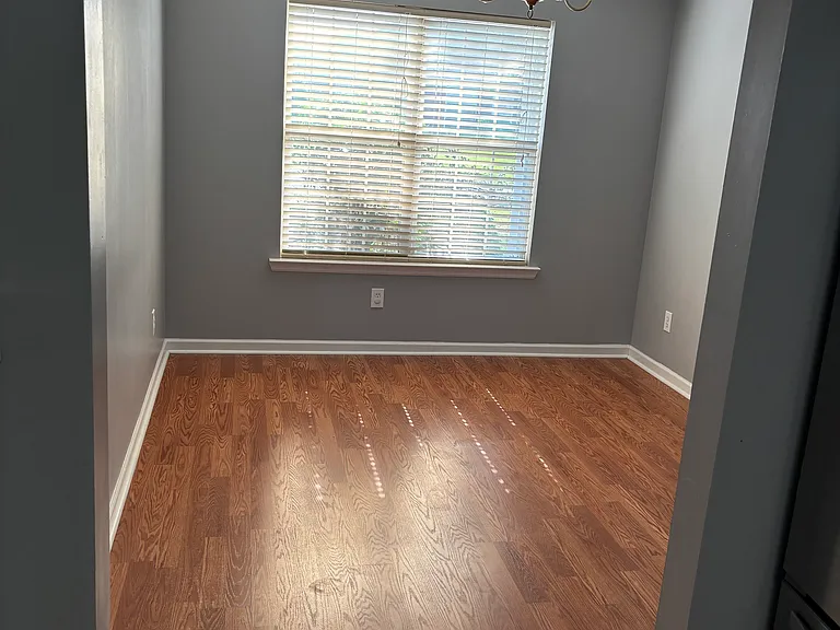 110 Meadowglade Ln — Photo 3