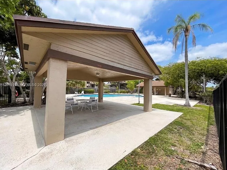 9814 Nob Hill Ct #9814 — Photo 18
