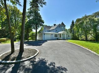 87 Dunlop Rd, Huntington, NY 11743