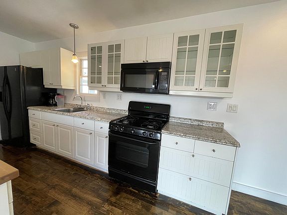 3rd image of 662 Delafield Ave Floor 2