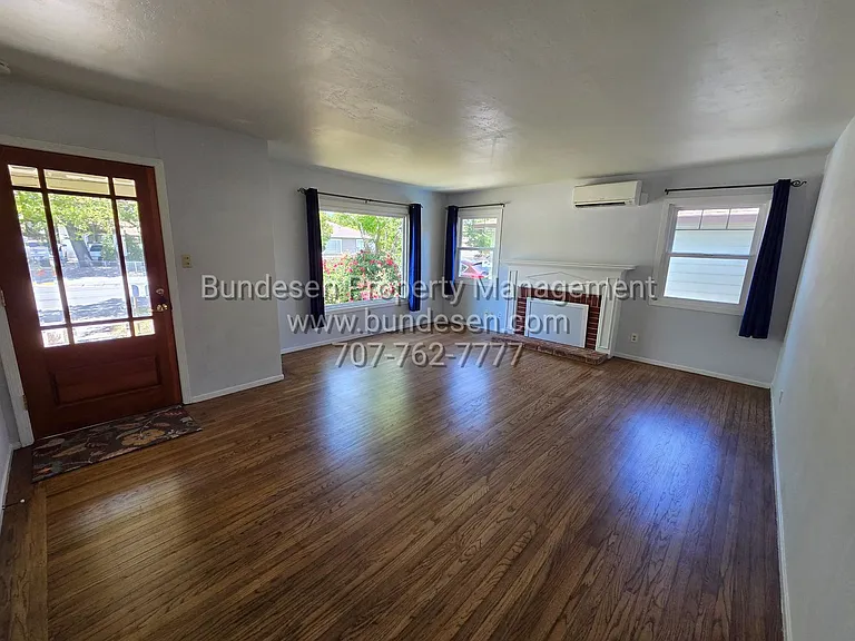 3200 Spring Creek Dr — Photo 3
