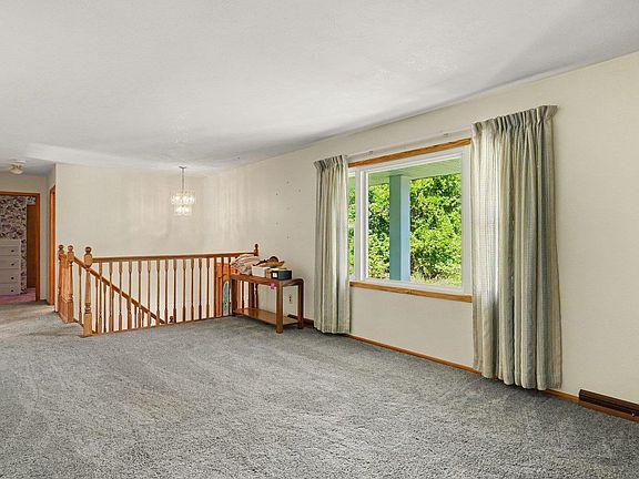 3rd image of 160 Devon Dr