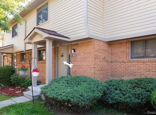 3912 Old Creek Rd, Troy, MI 48084